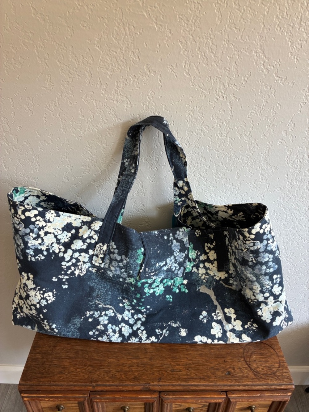 Floral Canvas Yoga Tote Bag in Blue and White - Picture 4 of 6